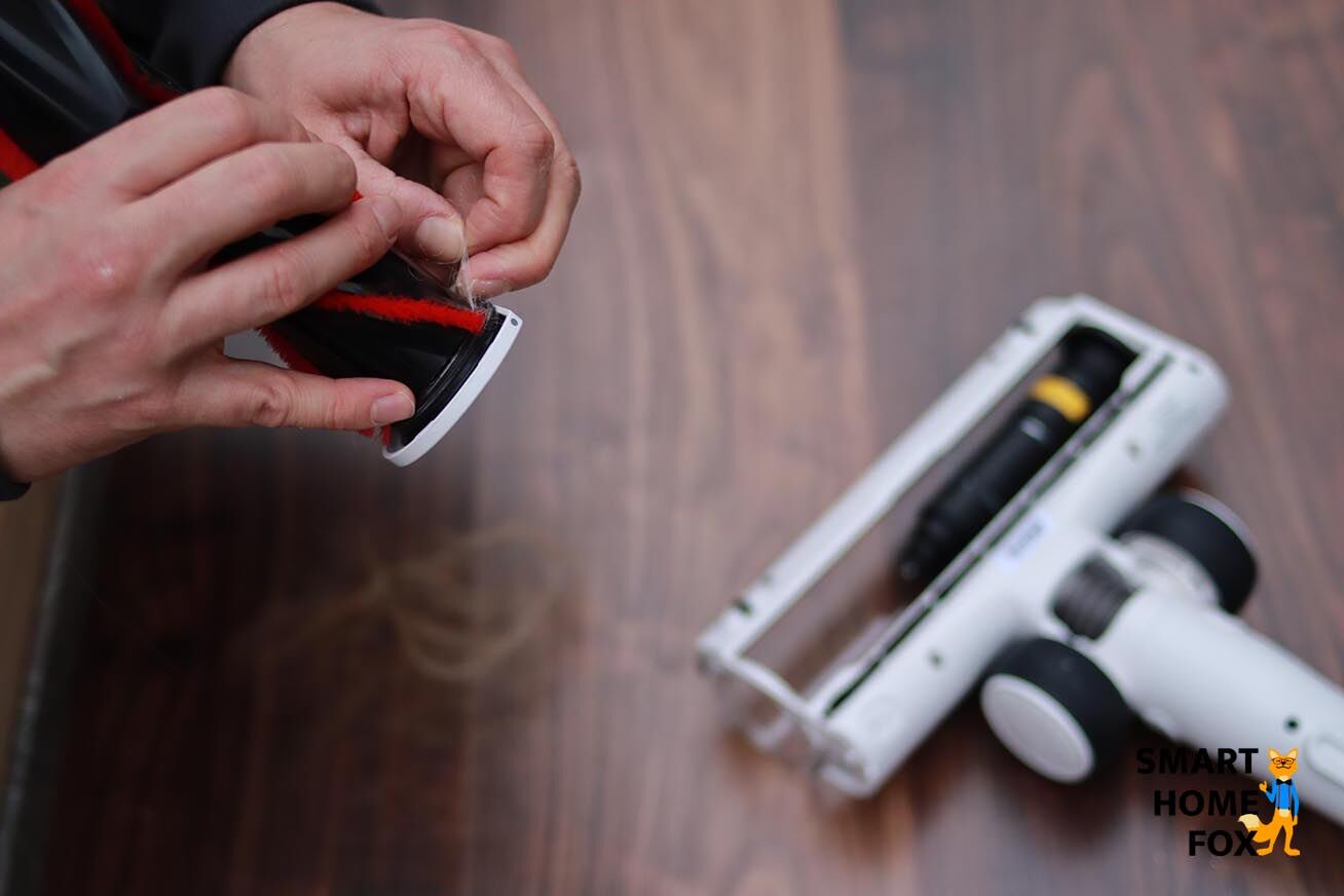 Haare am Rand der Rolle verfangen